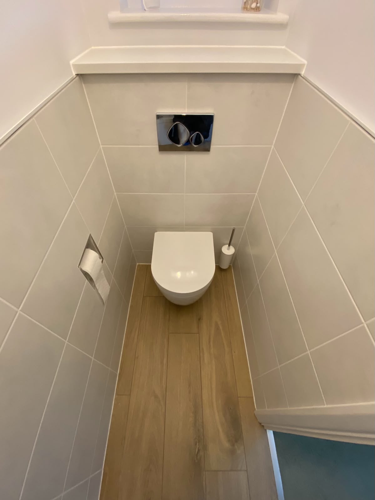 Downstairs toilet after modern refresh.
