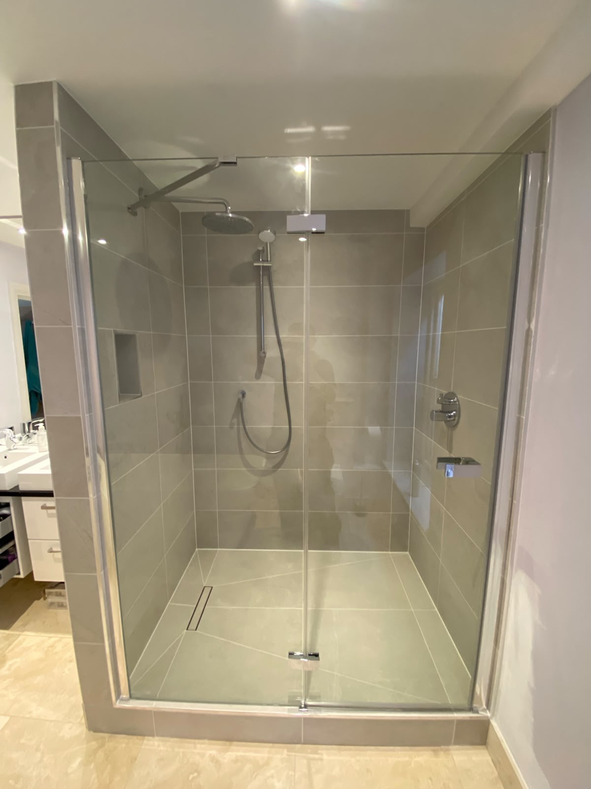 Fully modernised shower enclosure