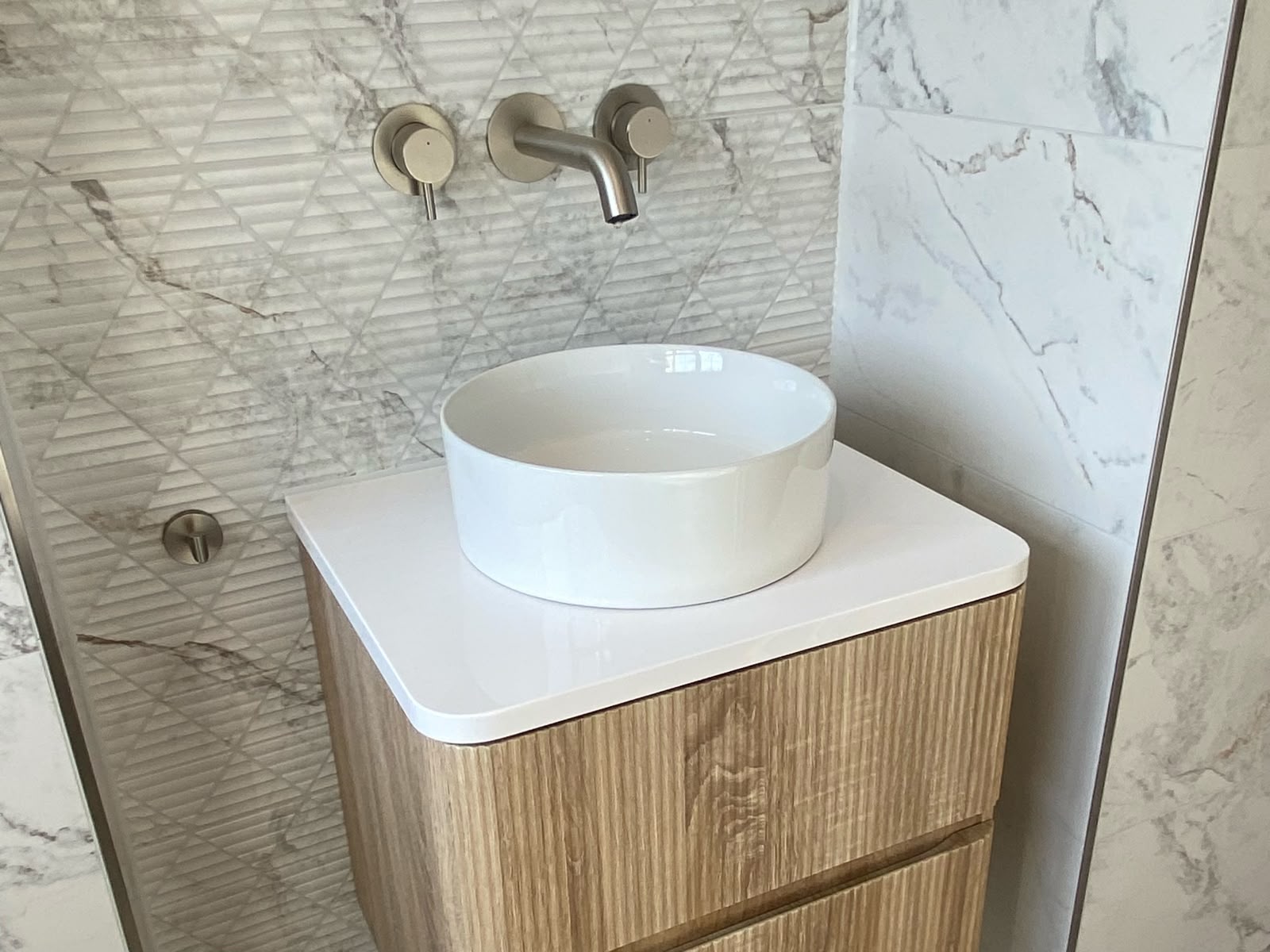Modern basin and wall hung vanity